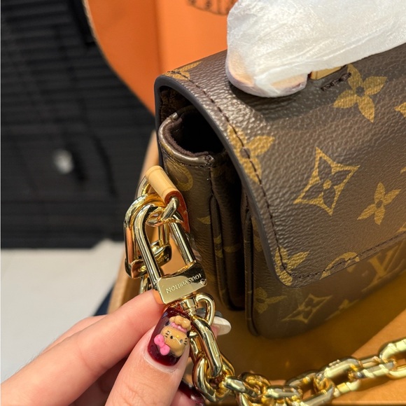 Louis Vuitton Classic Monogram Crossbody Bag - Picture 8 of 8
